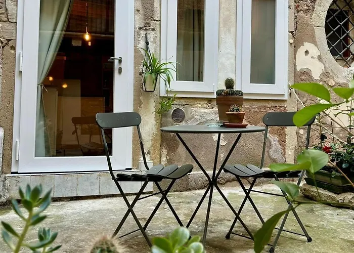Independent With Outdoor Patio Venezia